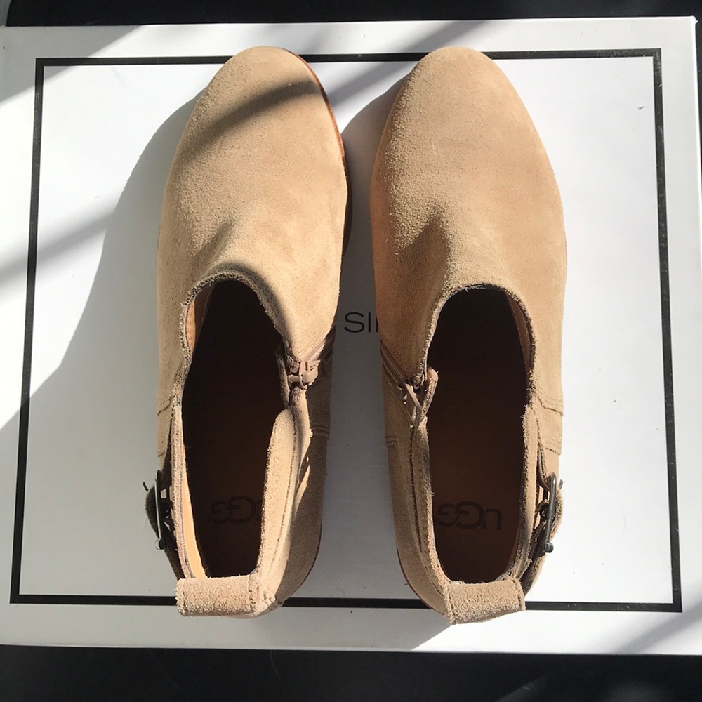 NWOB UGG Bootie in Tan